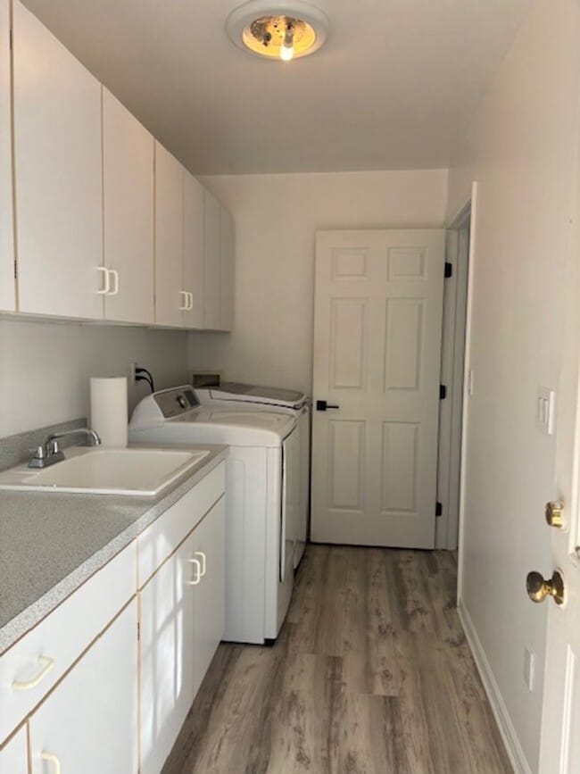 Building Photo - STUNNING LAKE VIEWS, BRIGHTON 3 BEDROOM HOME