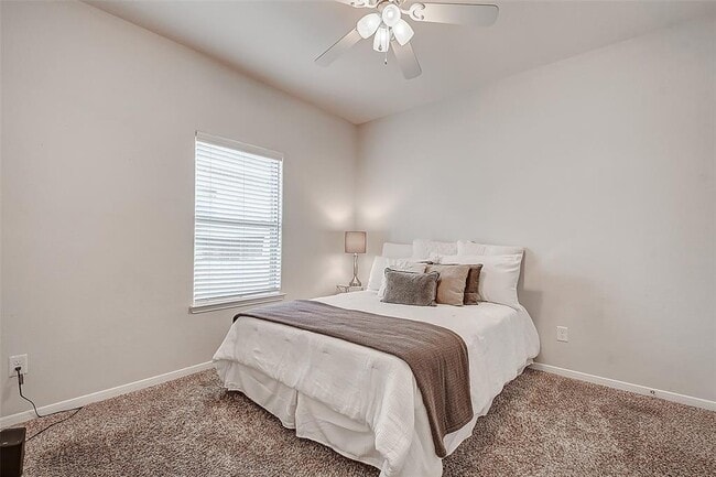 Building Photo - 23815 S Newport Bend