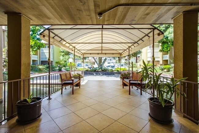 Building Photo - Upgraded One Bedroom Condo in Pacific Beach!