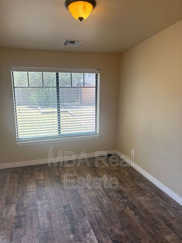 Building Photo - 1533 W Willetta St