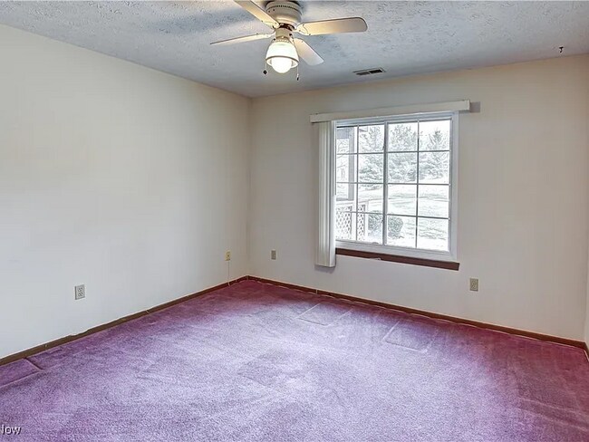 Building Photo - 8621 Scenicview Dr