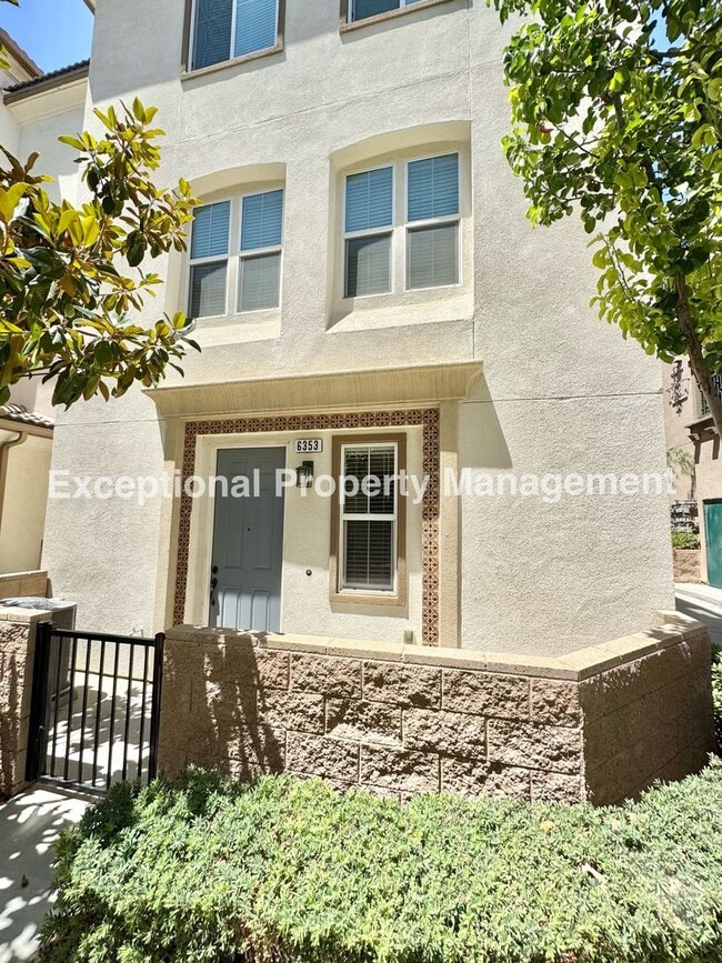 Building Photo - Great 3 bed 3 bath home
