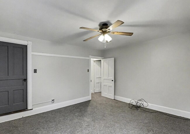 Building Photo - Bright 2 Bedroom, 1 Bath Home in Windsor, Pa!