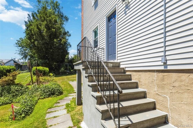 Building Photo - 508 New Rochelle Rd