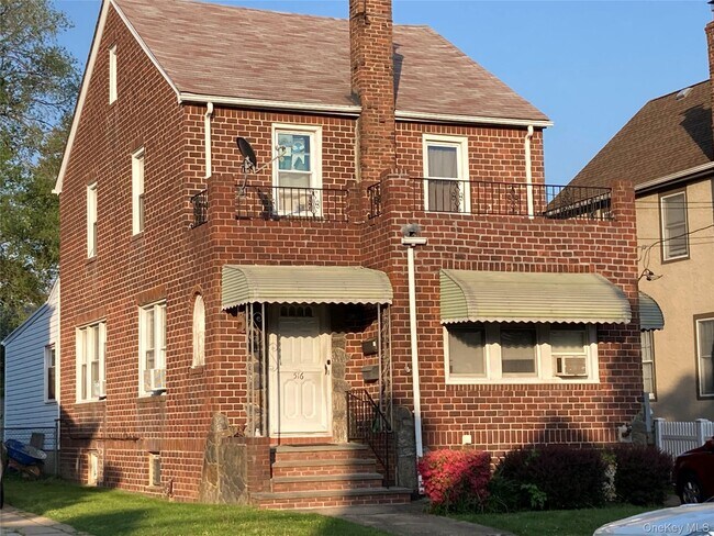 Building Photo - 516 Marcellus Rd