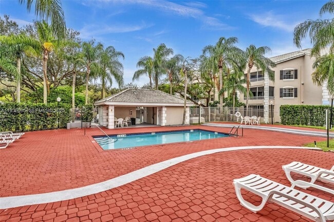 Building Photo - 2811 N Oakland Forest Dr