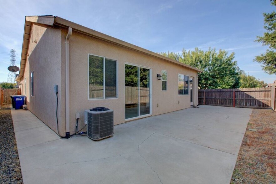 Building Photo - 4321 Strathmore Pl