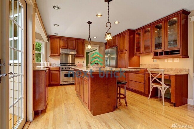 Building Photo - Rare opportunity!! Spacious 3 Bedroom Sammamish Home with 2 bonus rooms, RV Parking & Huge Backyard!