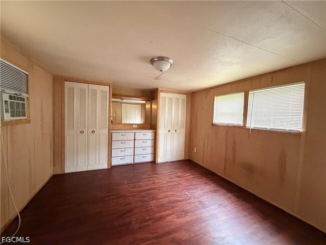 Building Photo - 7847 Suncoast Dr