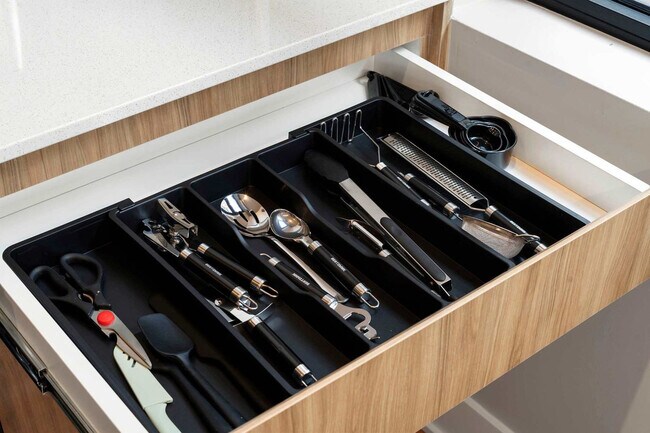 Building Photo - 6044 N Winthrop Ave