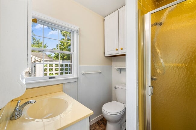 Building Photo - Charming 3 Bedroom, 2 Bath Home with Abundant Space & Natural Light