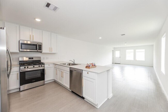 Building Photo - 6822 Date Palm Dr