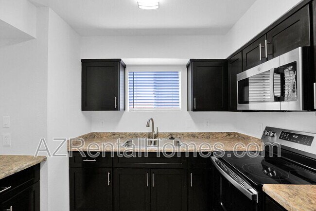 Building Photo - 1712 E Pepper Cir
