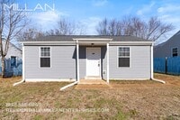 Building Photo - Charming Single-Story Home with Spacious Yard Near Fort Campbell