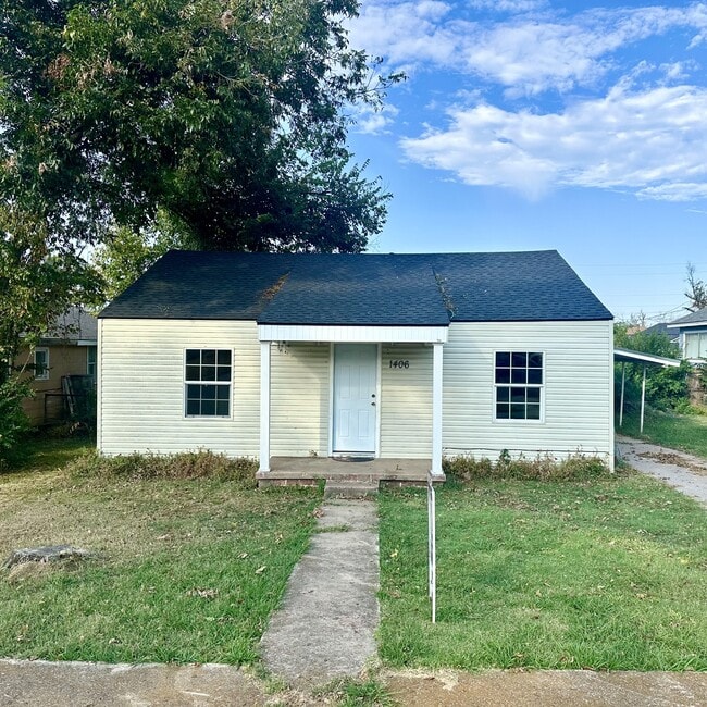 Primary Photo - 1406 N Market Ave