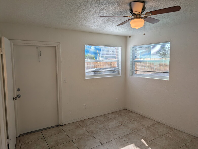 Building Photo - 2597 N Oleander Ave