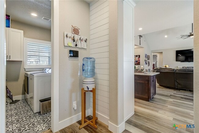 Building Photo - 281 Cibolo Way
