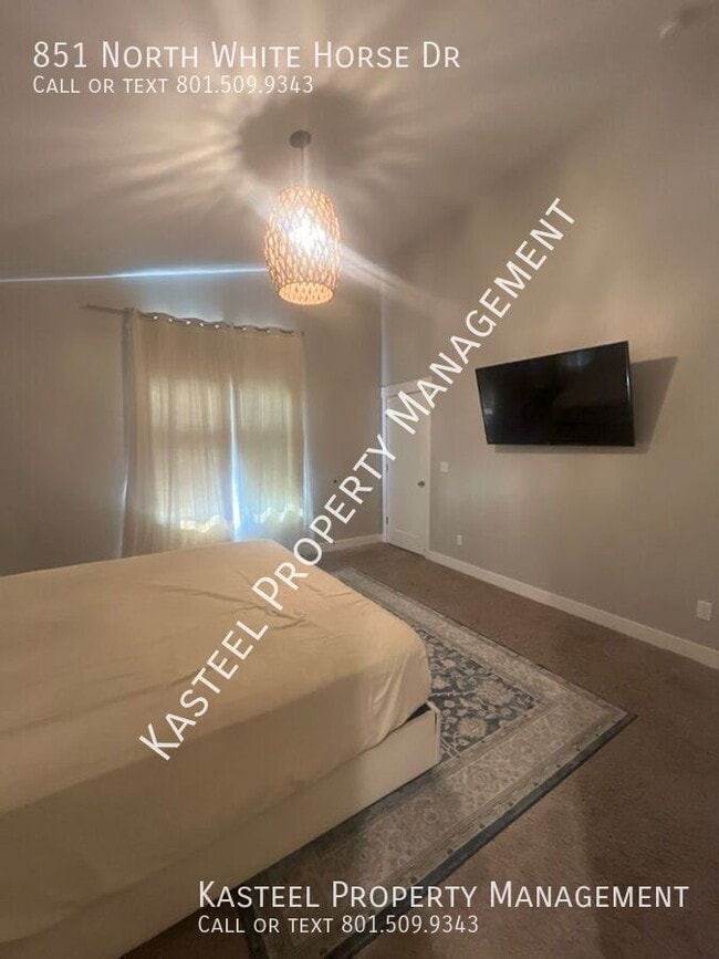Building Photo - 851 White Horse Dr