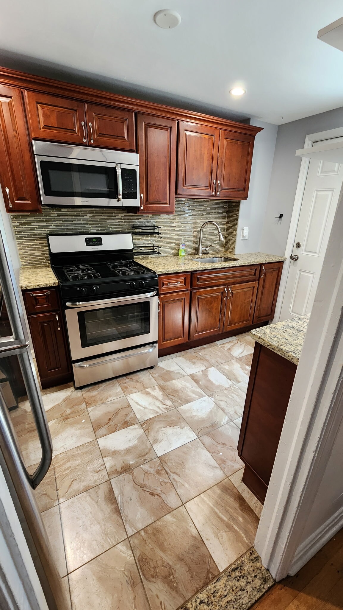 Building Photo - 1131 South Ave W