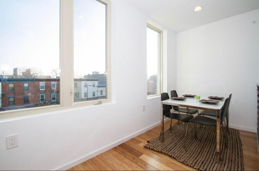 Building Photo - 457 E Girard Ave