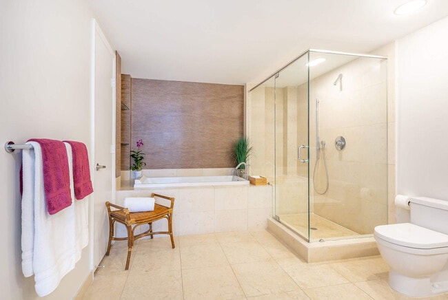 Building Photo - 485 Brickell Ave