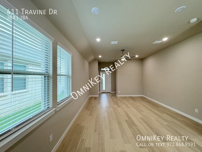 Building Photo - 411 Travine Dr