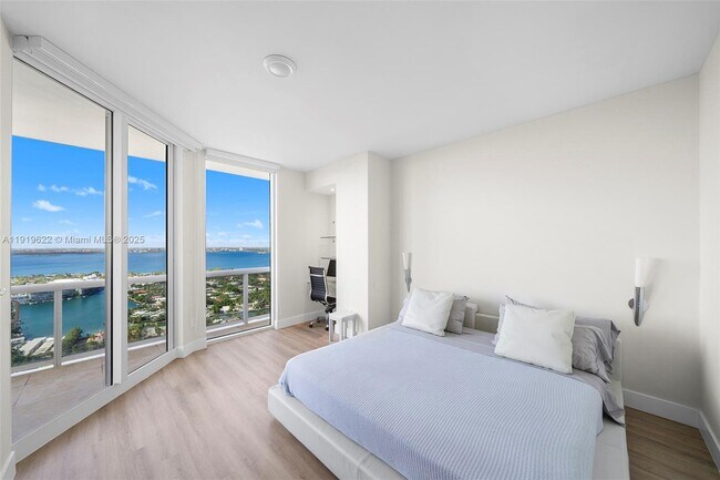 Building Photo - 4775 Collins Ave