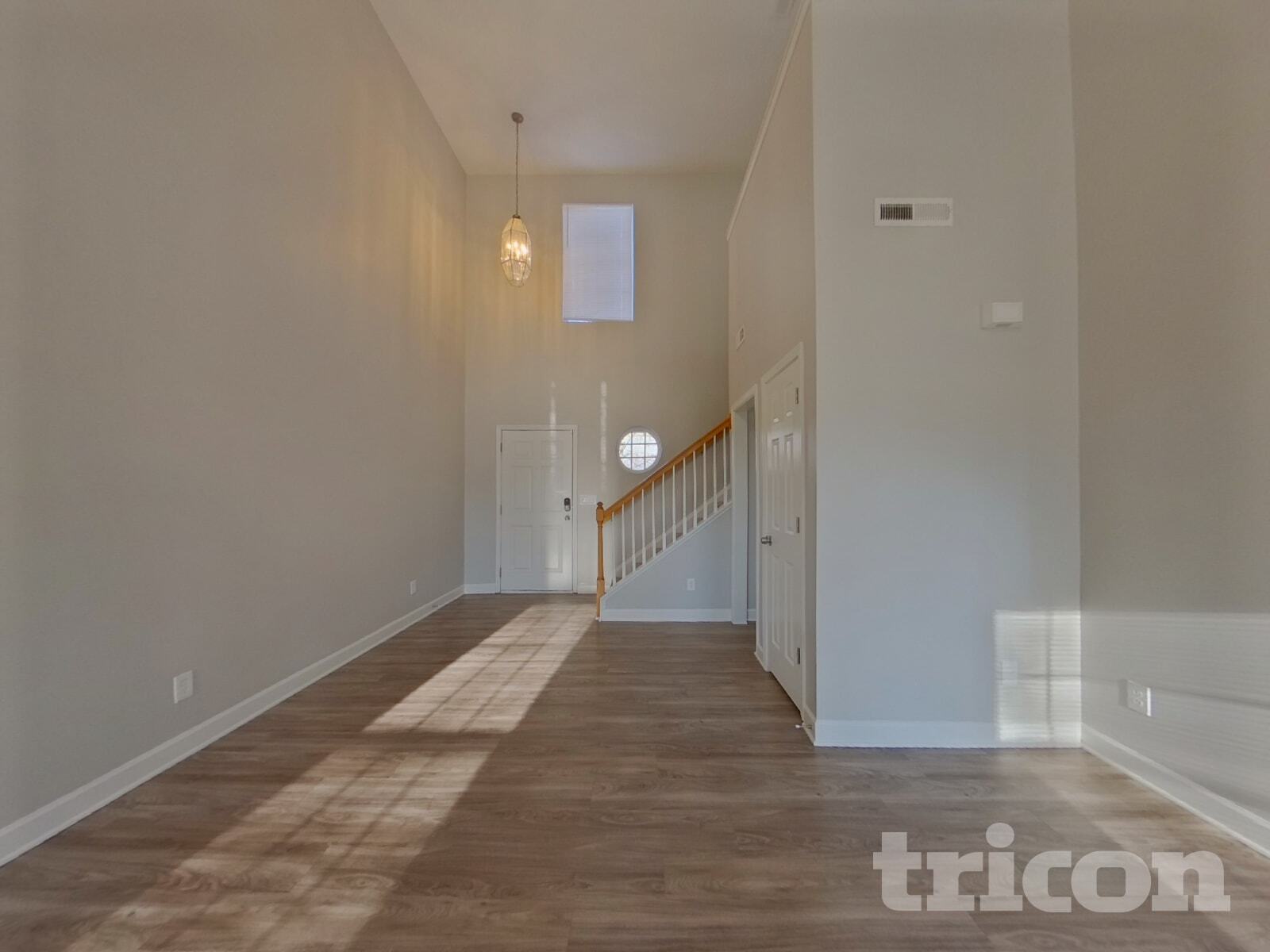 Building Photo - 9245 Simonton Dr