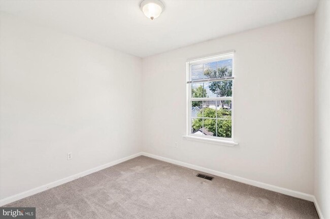 Building Photo - 1623 Chesapeake Ln