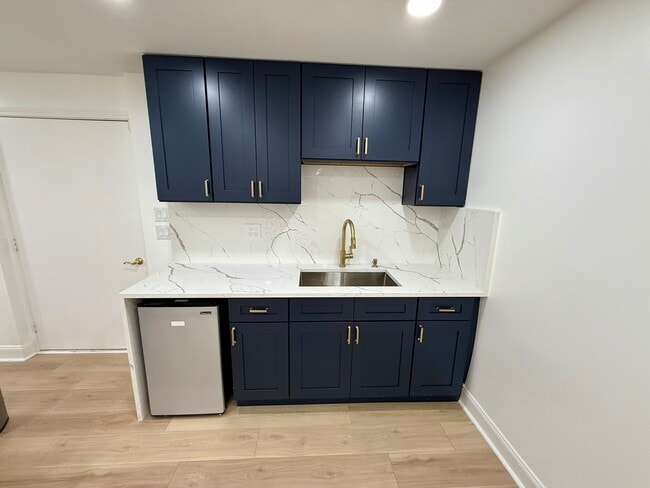 Building Photo - 8960 Enclave Dr