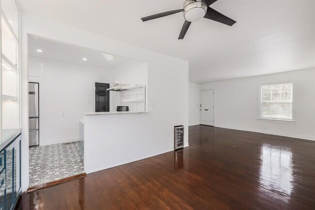 Building Photo - 804 W 31st St