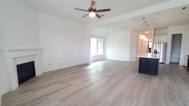 Building Photo - 2331 Birch View Ln