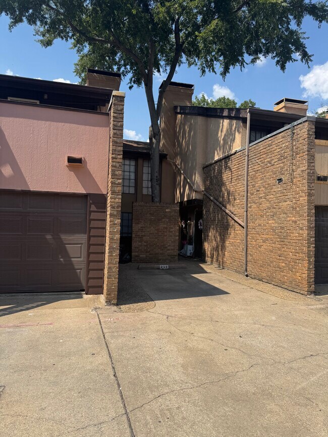 Building Photo - 6019 Ridgecrest Rd
