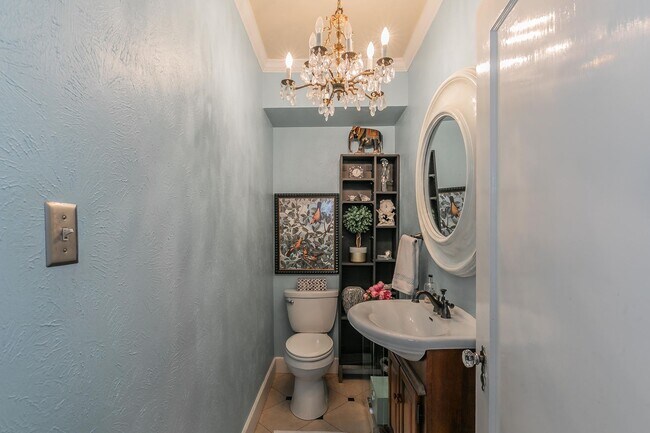 Building Photo - Charming Bungalow - Arlington Heights