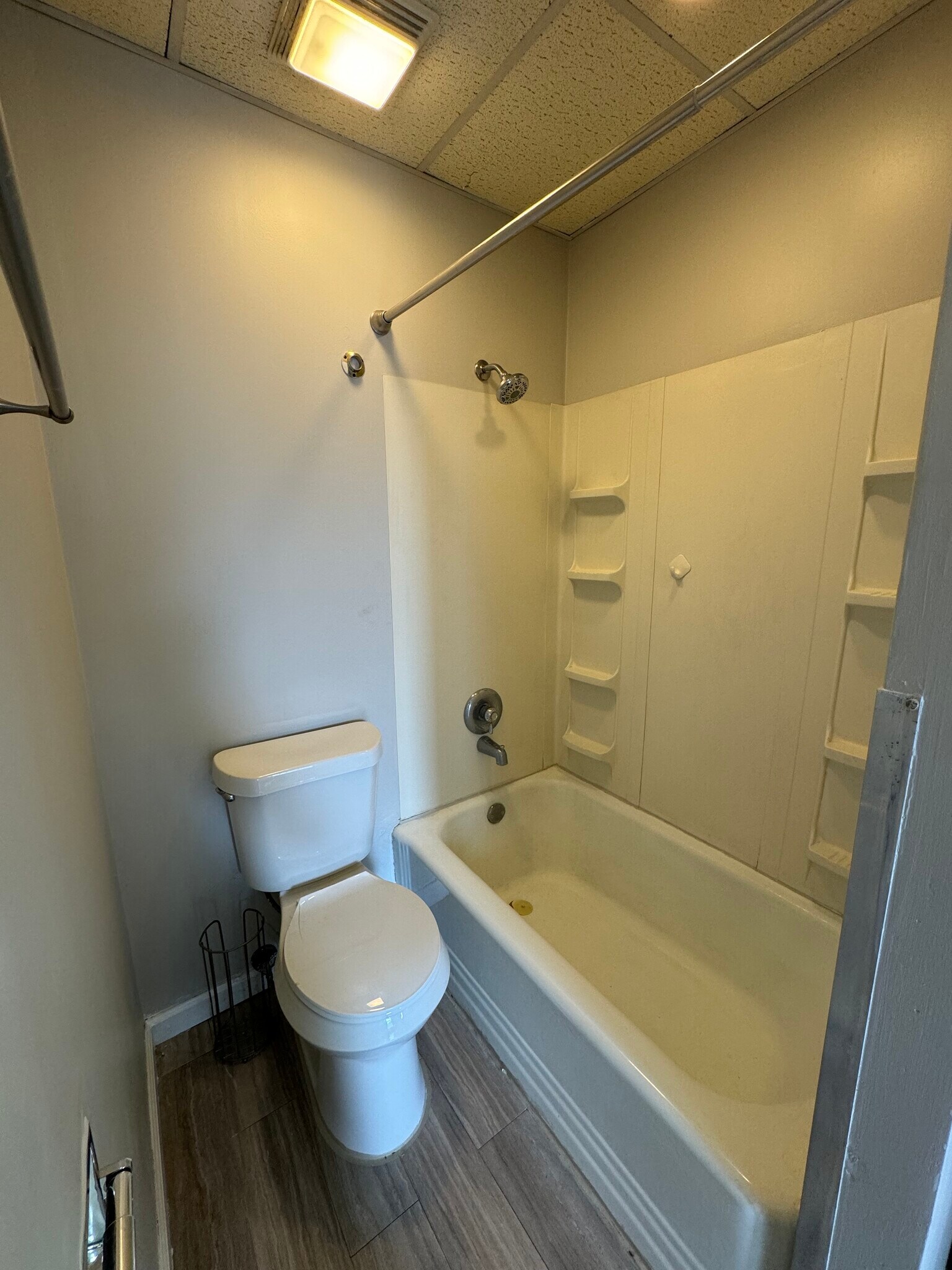 Building Photo - 464 3rd St