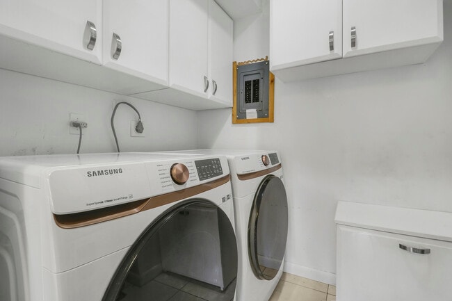 Building Photo - 964 NW Spruce Ridge Dr