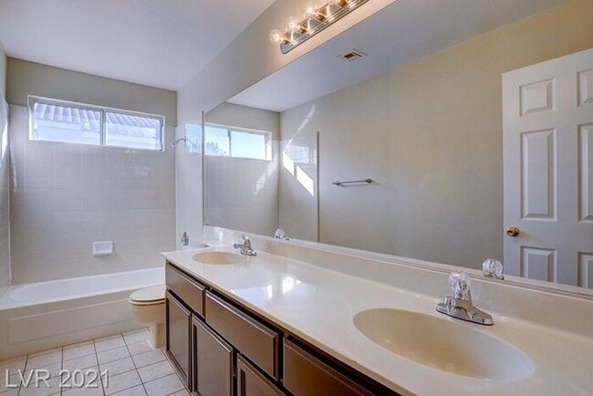 Building Photo - Ready for a BIG house - for little rent in the Heart of GREEN VALLEY.