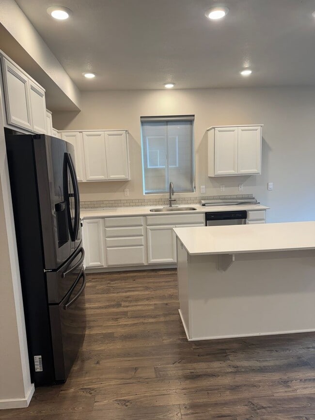 Building Photo - 4 Bedroom, 2.5 bath, newer home in desirable location!!