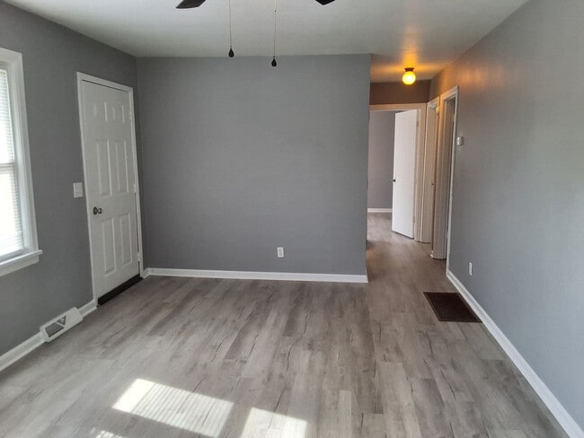 Building Photo - 504 Sunrise Ln