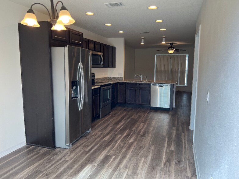 Building Photo - 10468 River Birch Dr