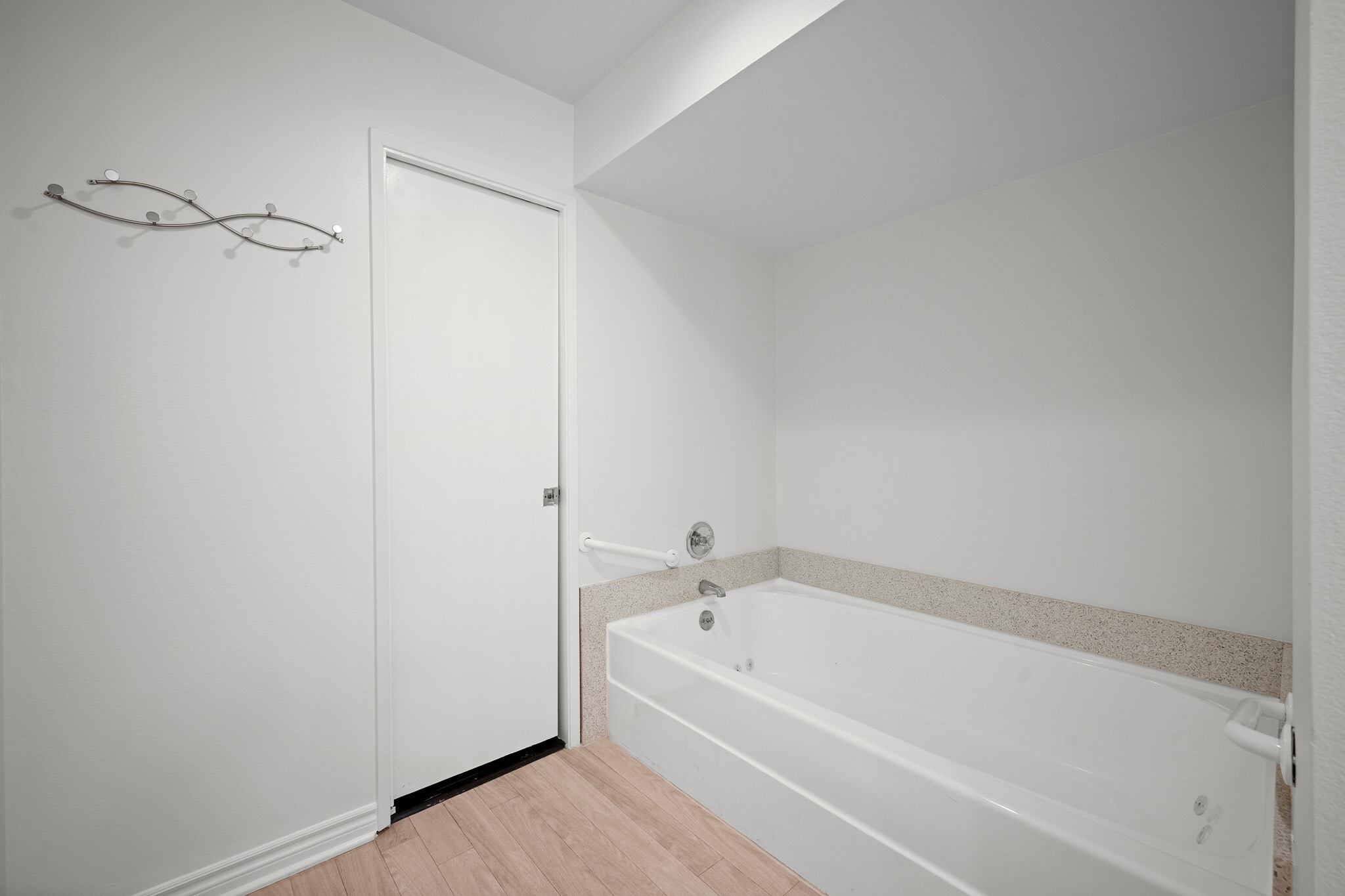 Building Photo - 323 N Jackson St