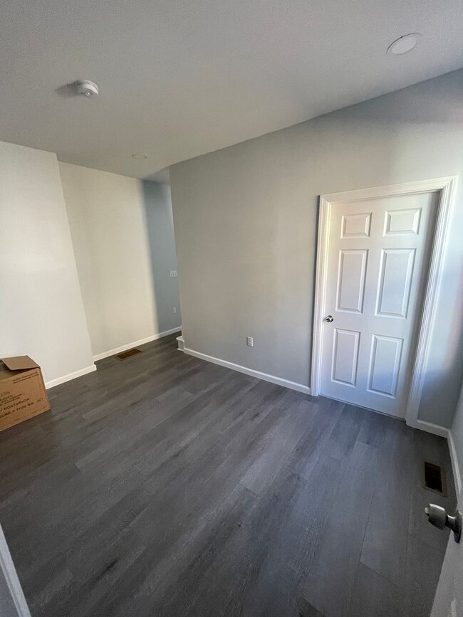 Building Photo - 2 Bedroom 1.5 bath updated  Property in Oa...