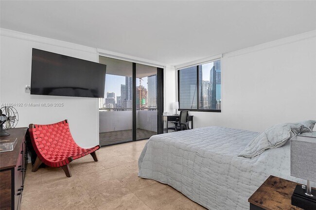 Building Photo - 1581 Brickell Ave