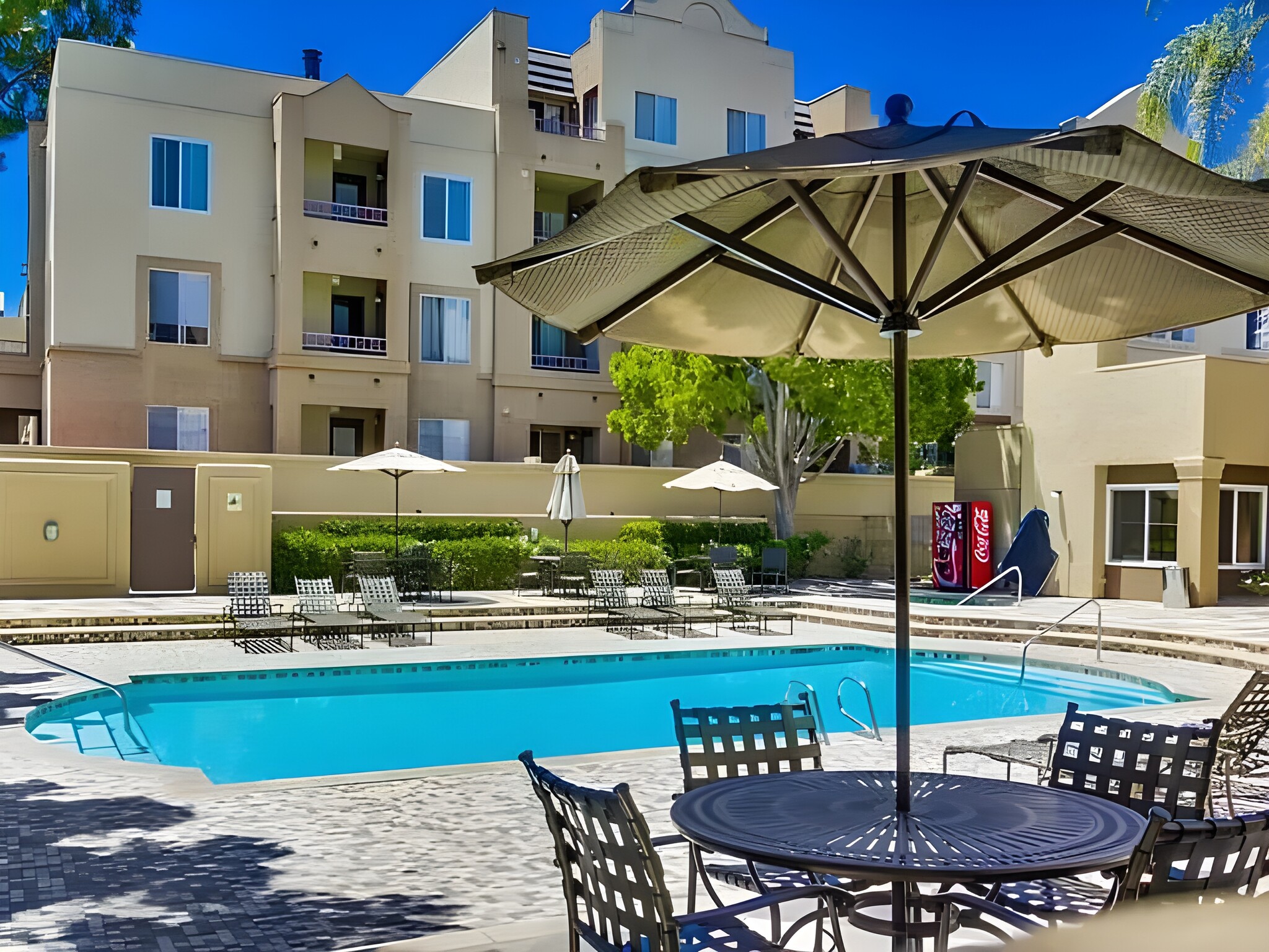 Building Photo - 3550 Lebon Dr