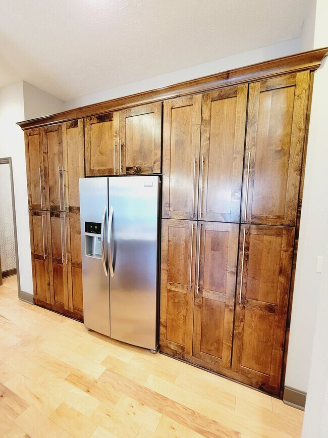 Building Photo - Spacious & Unique in Twin Oaks, Southwest ...