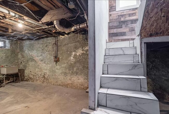 Building Photo - 801 Lake View Dr