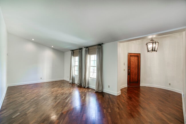 Building Photo - 4049 N 57th Pl