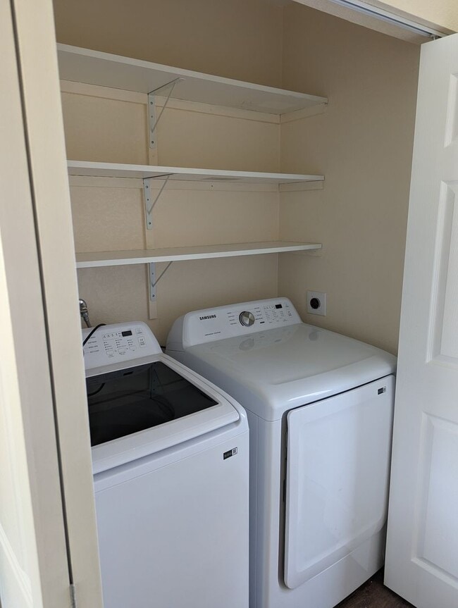 Building Photo - Upgraded 2 Story 2 Bed/1.5 Bath Condo