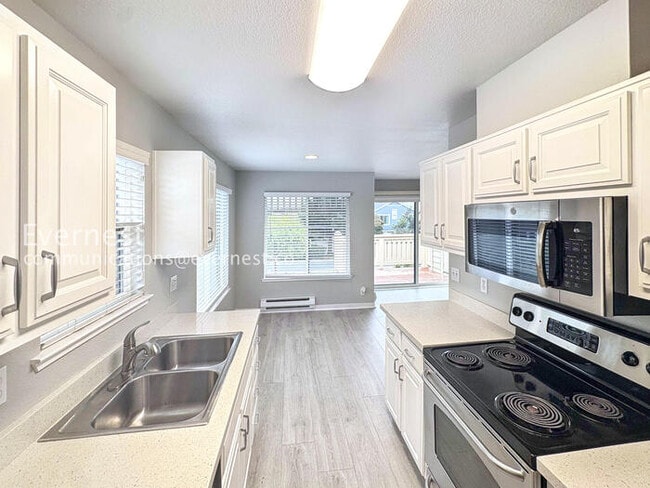 Building Photo - 12 Lakeshore Ct