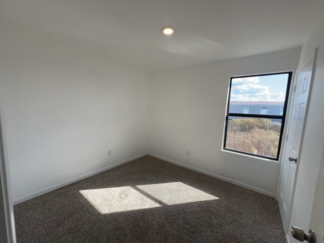 Building Photo - 695 Rd 5707